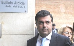 El alcalde de Otura en el Juzgado de los Penal
