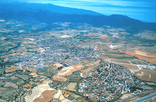 Foto panormica de Otura, en primer lugar, la Urbanizacin Via del Rey